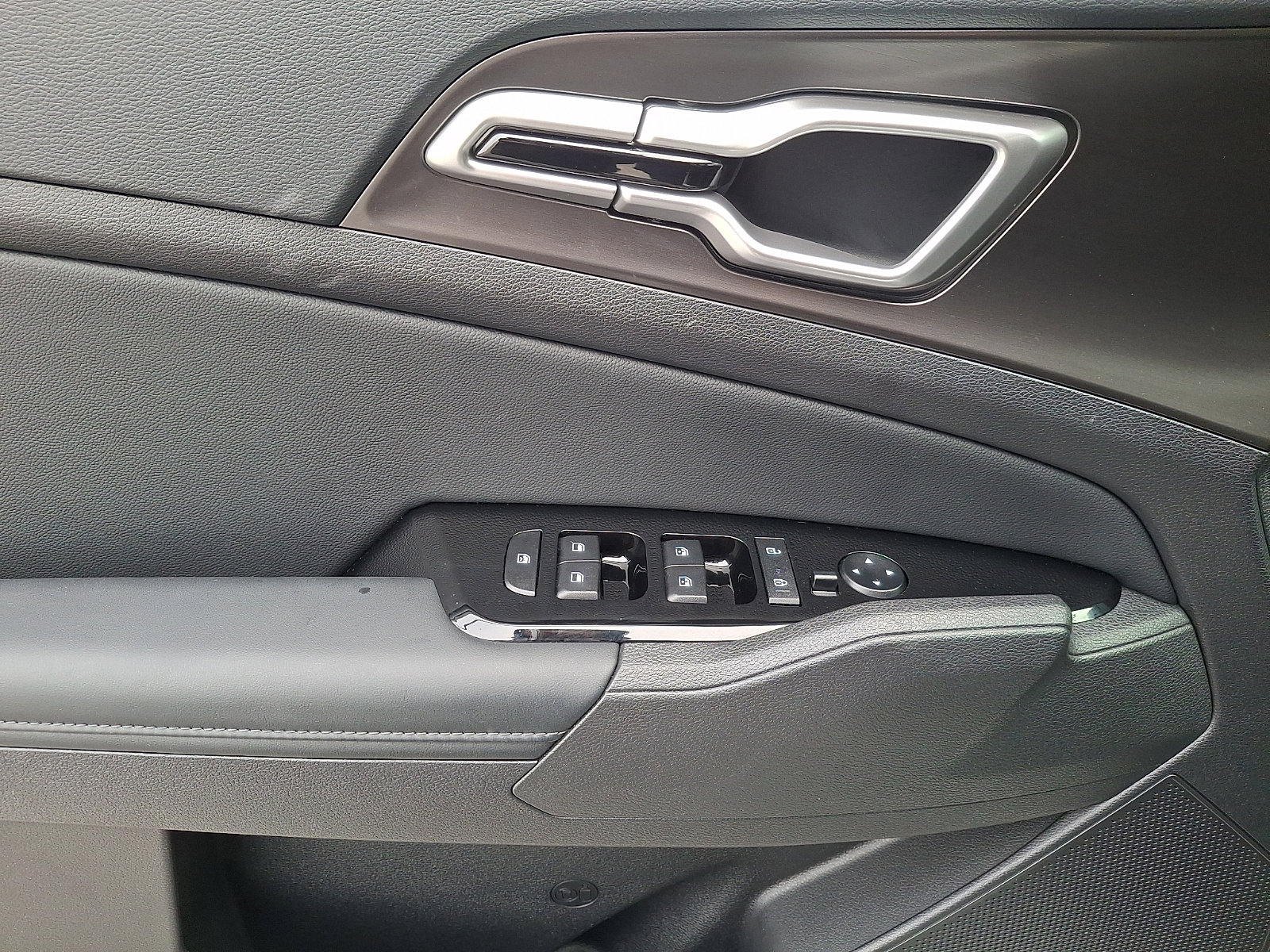 Used 2025 Kia Sportage EX image 12