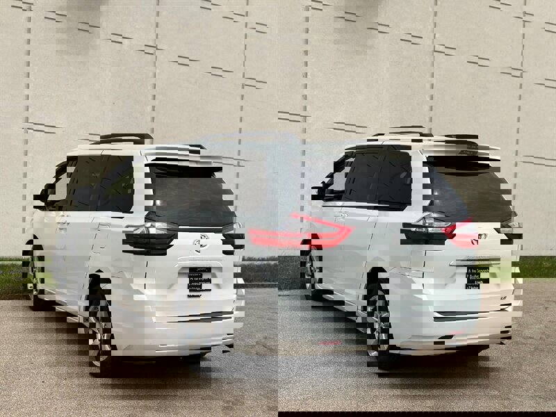 Used 2016 Toyota Sienna LE image 10