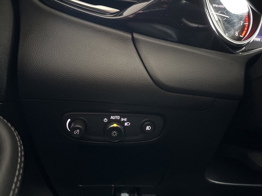 Used 2020 Buick Encore GX Essence image 17