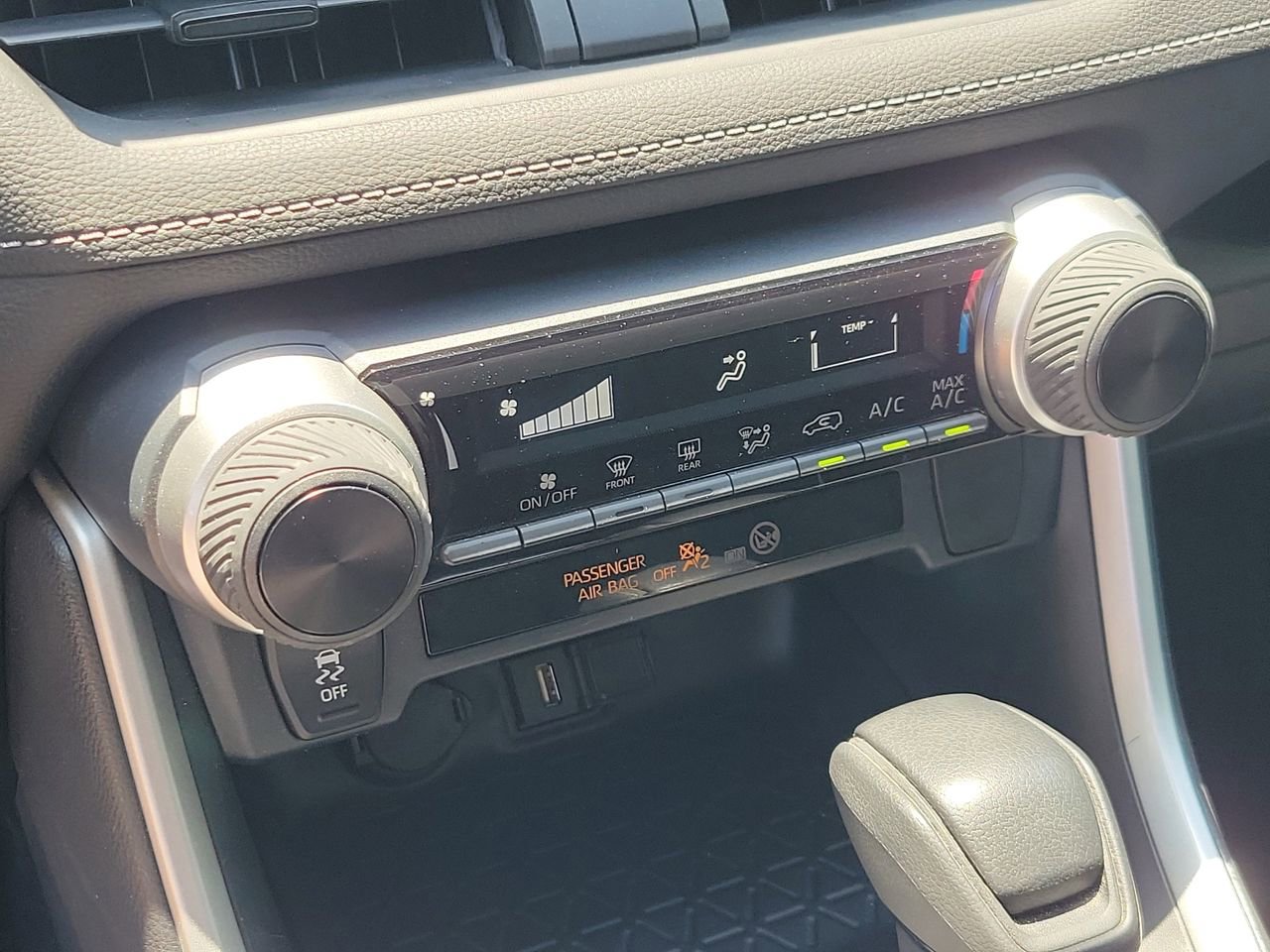 Used 2020 Toyota RAV4 LE FWD image 26