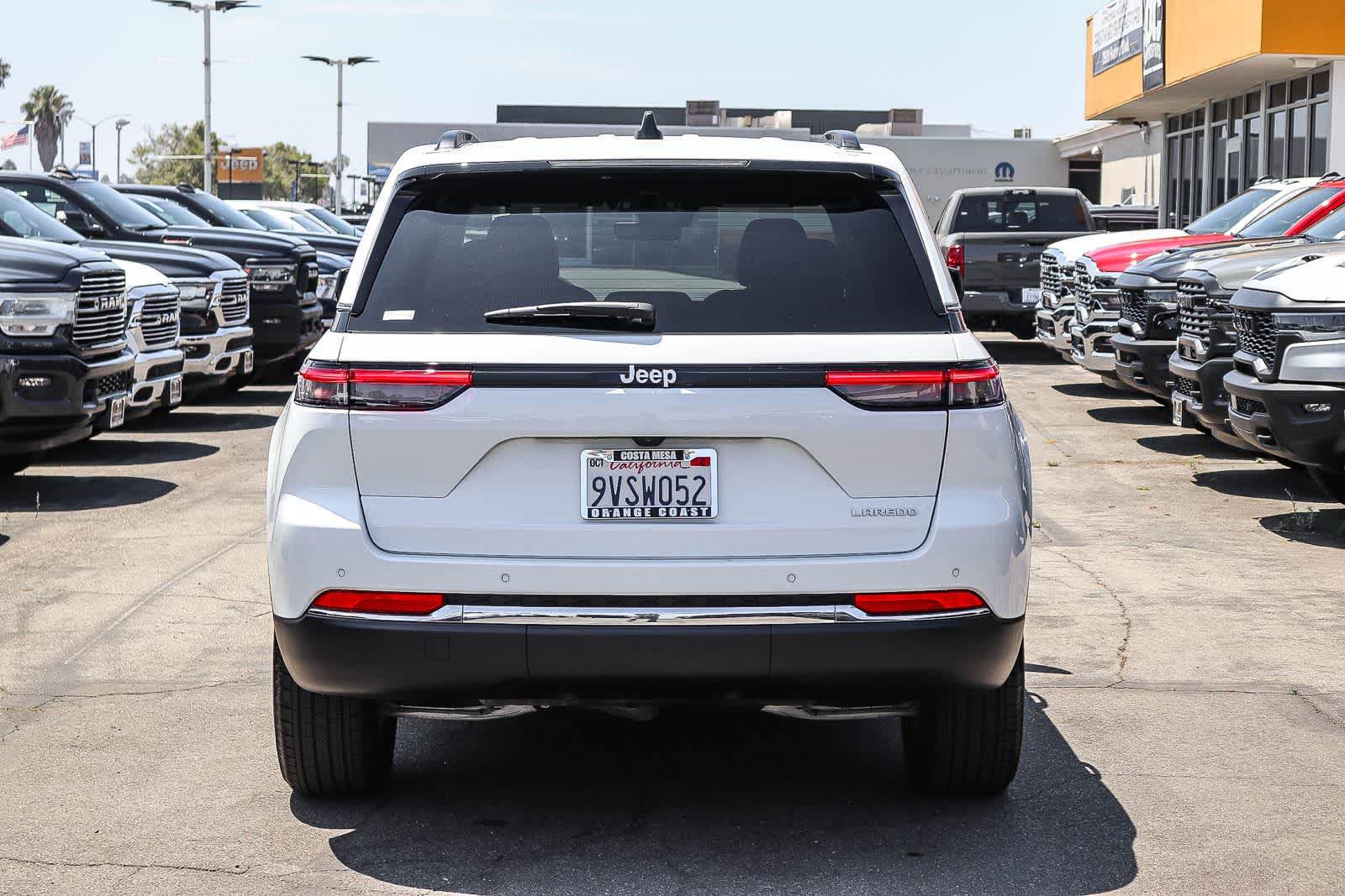 Used 2025 Jeep Grand Cherokee Laredo X RWD image 5