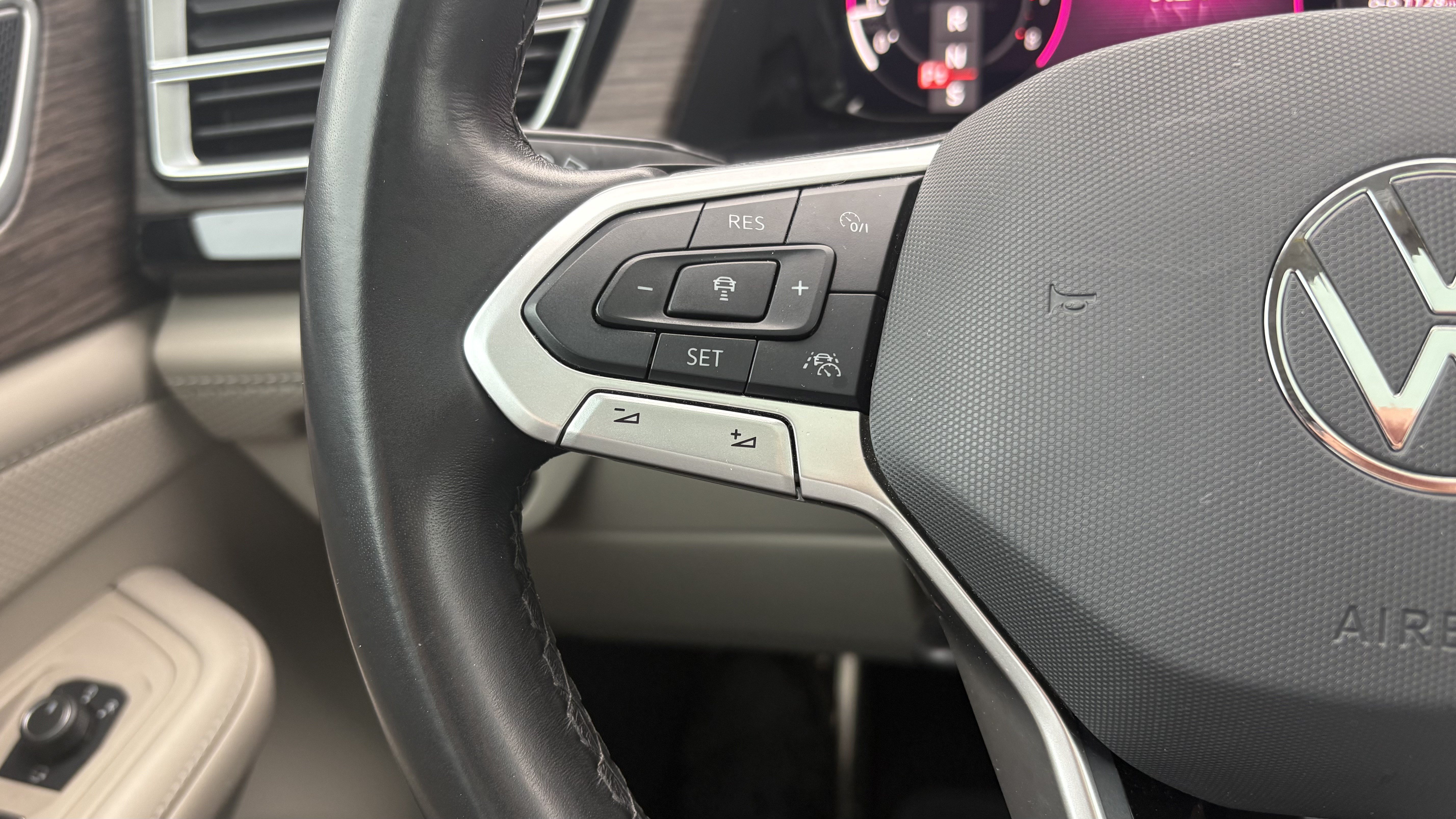 Used 2024 Volkswagen Atlas SEL Premium R-Line AWD/4WD image 52