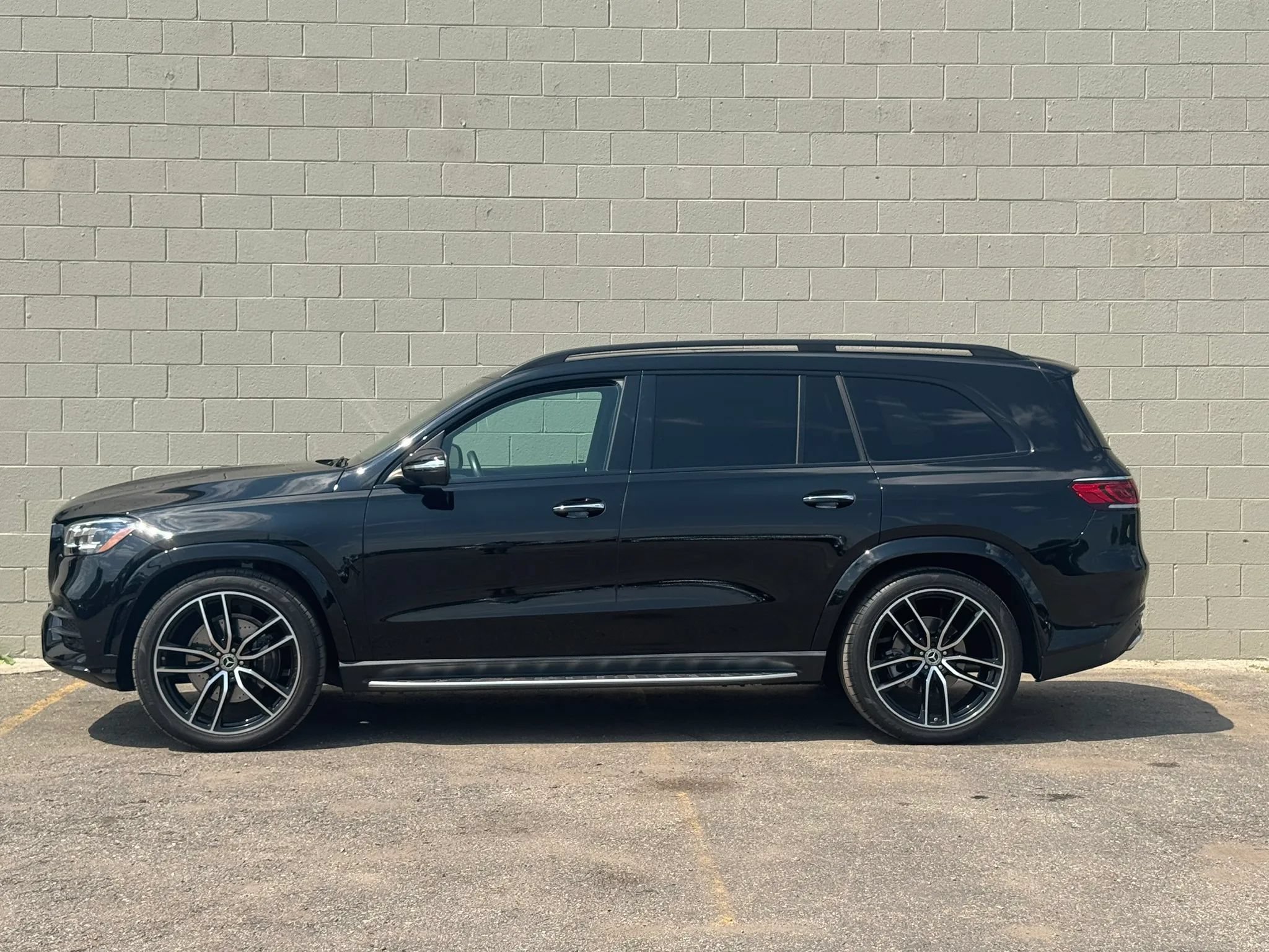 Used 2023 Mercedes-Benz GLS 580 4MATIC image 5