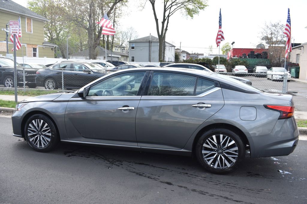 Used 2025 Nissan Altima 2.5 SV image 9
