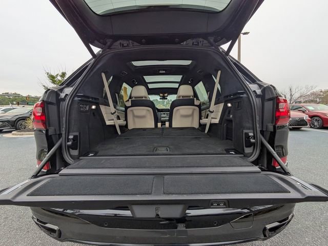 Used 2021 BMW X7 M50i image 14