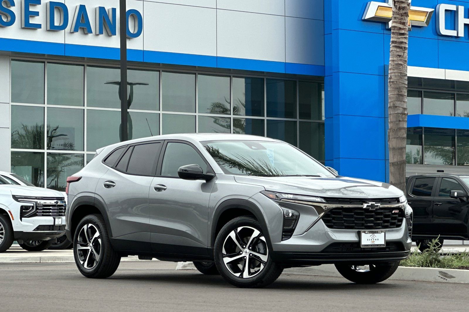 New 2026 Chevrolet Trax RS w/ Sunroof Package image 2