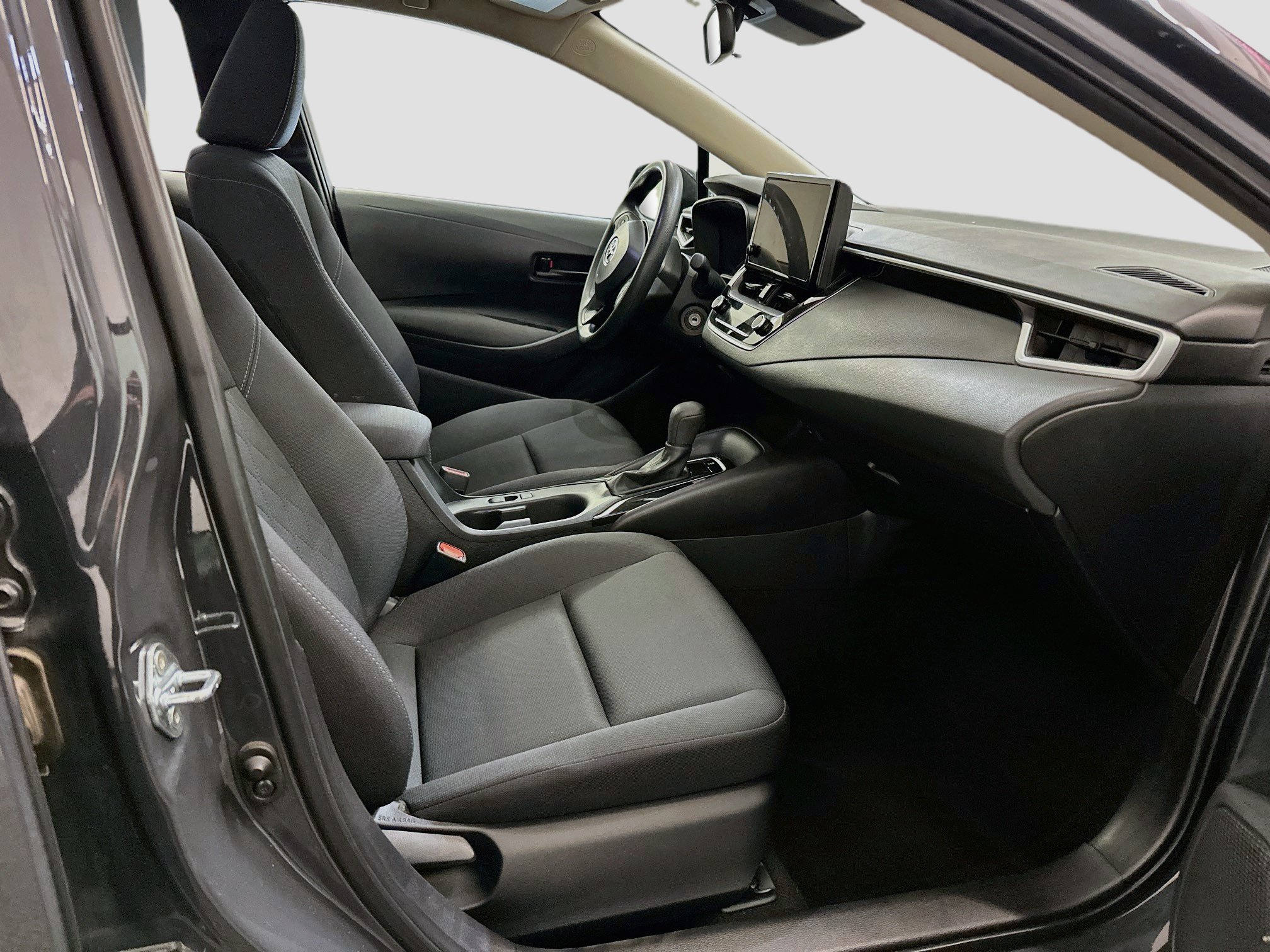Used 2025 Toyota Corolla LE FWD image 32