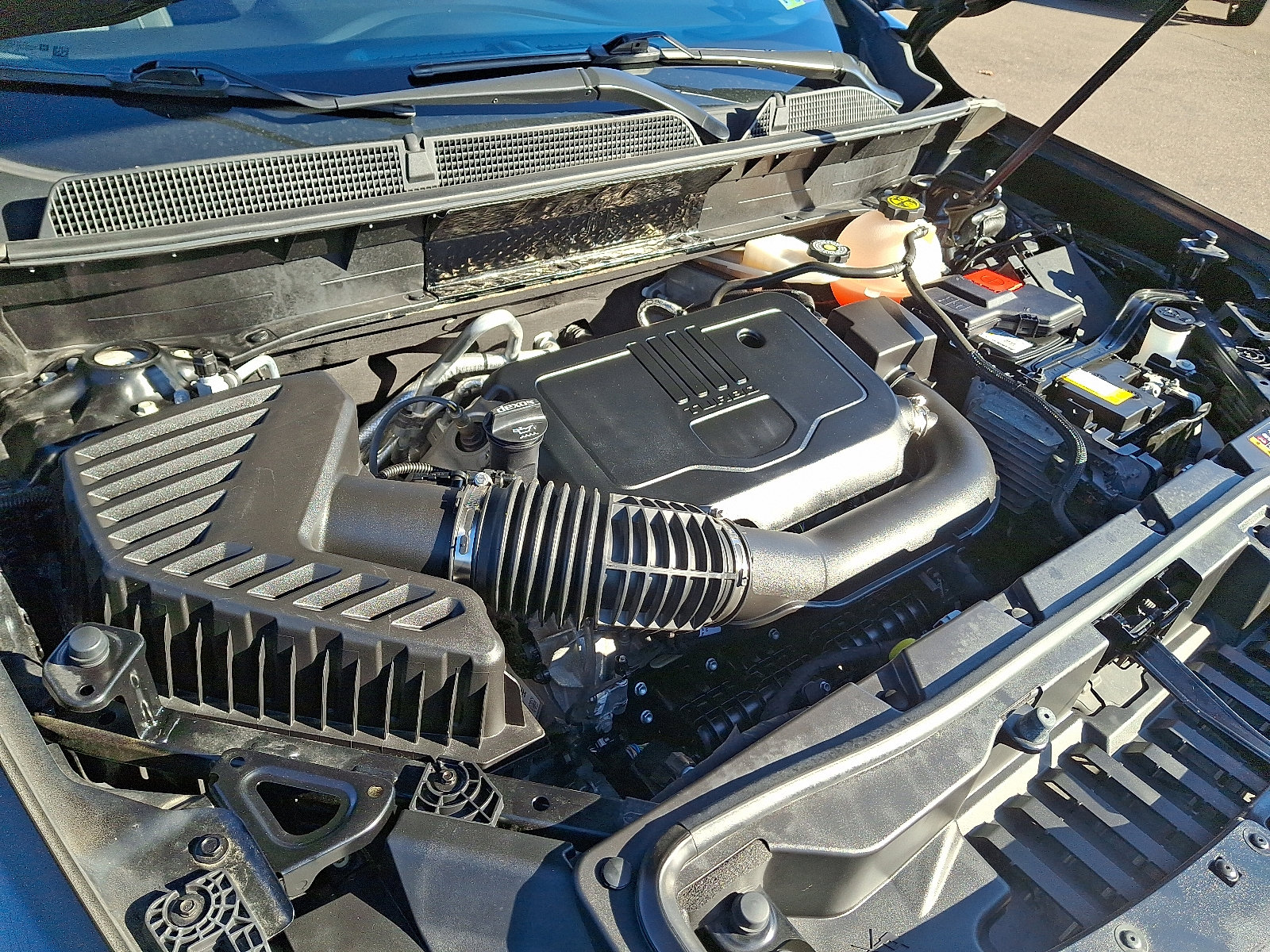 Used 2023 GMC Acadia SLE image 27