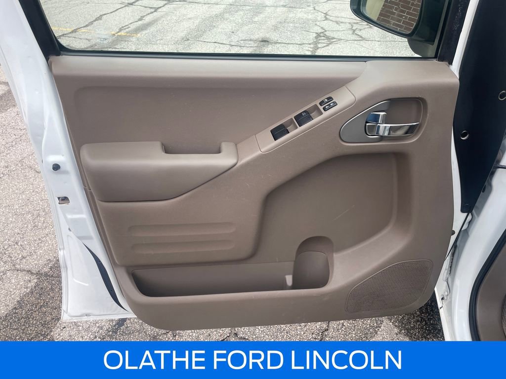 Used 2016 Nissan Frontier SV image 16