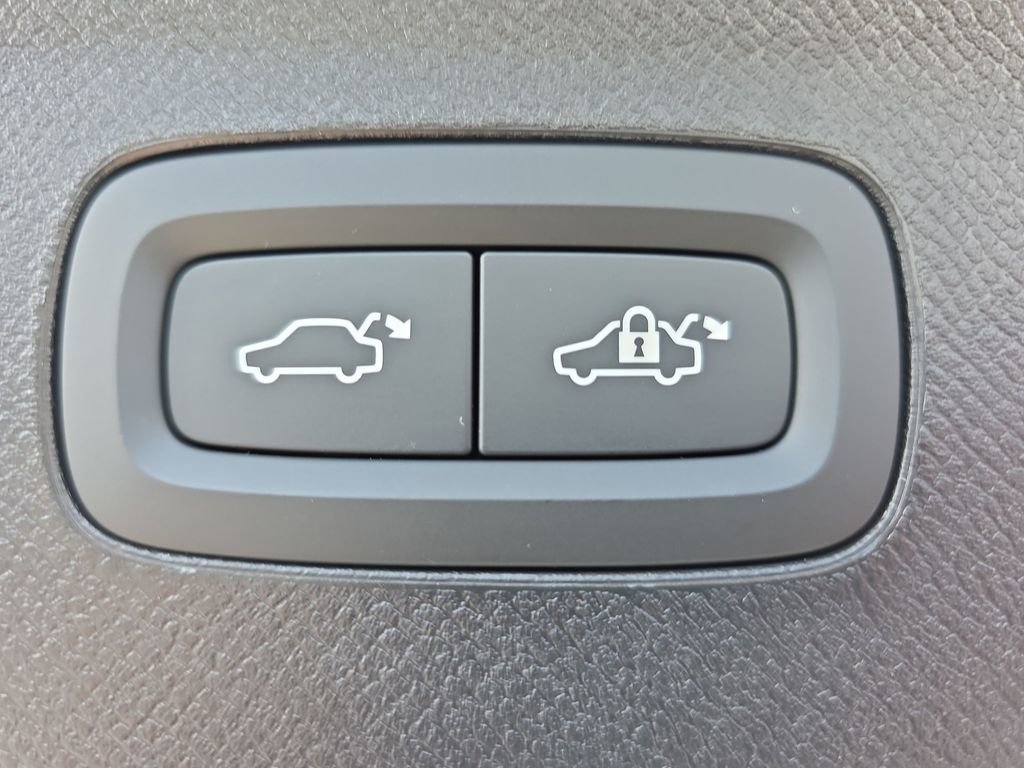 New 2026 Volvo XC90 B6 Plus w/ Protection Package Premier image 15