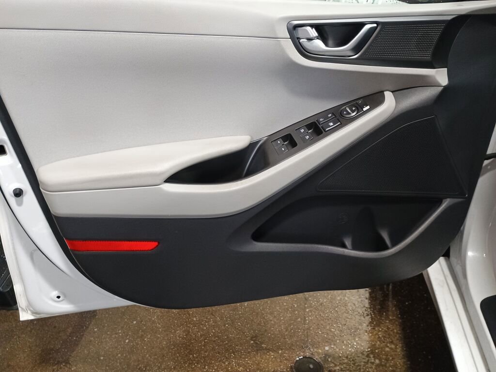 Used 2020 Hyundai Ioniq SEL image 10
