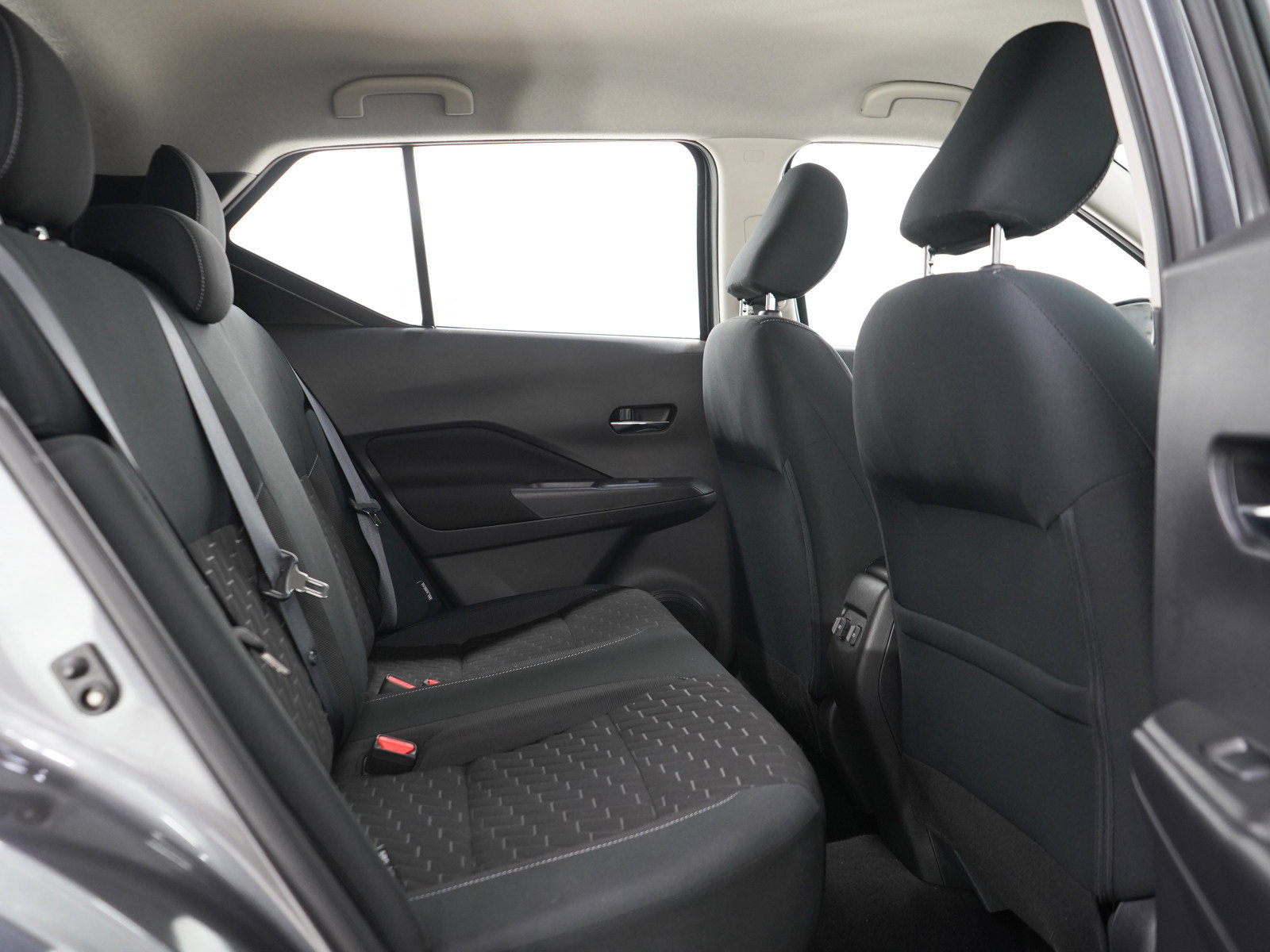Used 2022 Nissan Kicks SV FWD image 13