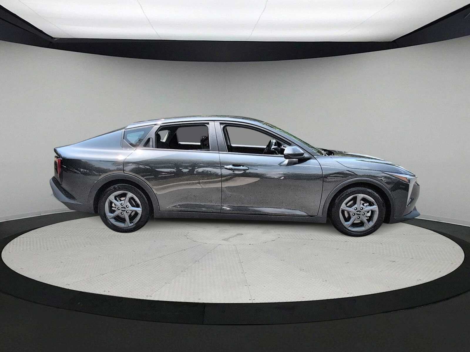 Used 2025 Kia K4 FWD image 9