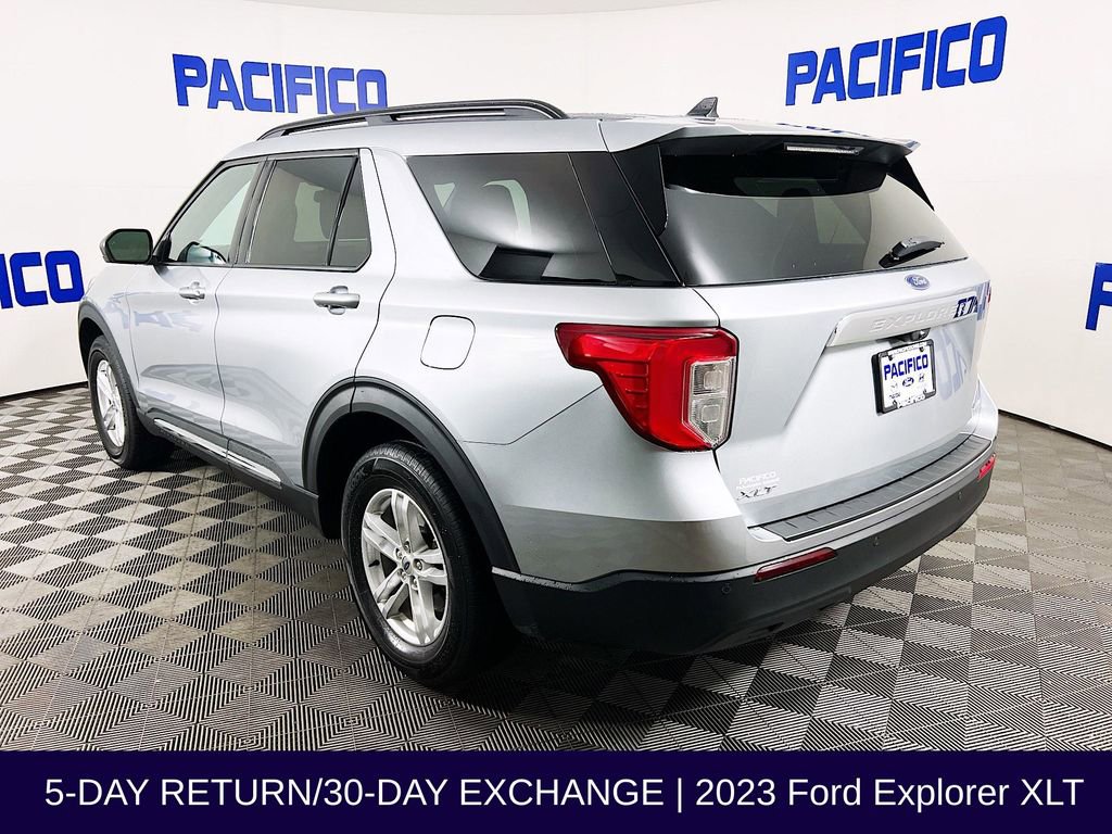 Used 2023 Ford Explorer XLT image 6