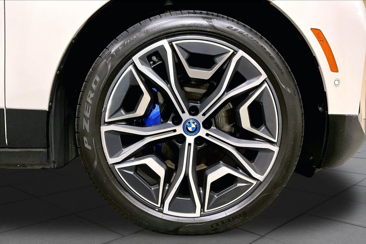 Used 2024 BMW iX xDrive50 w/ Premium Package AWD/4WD image 10