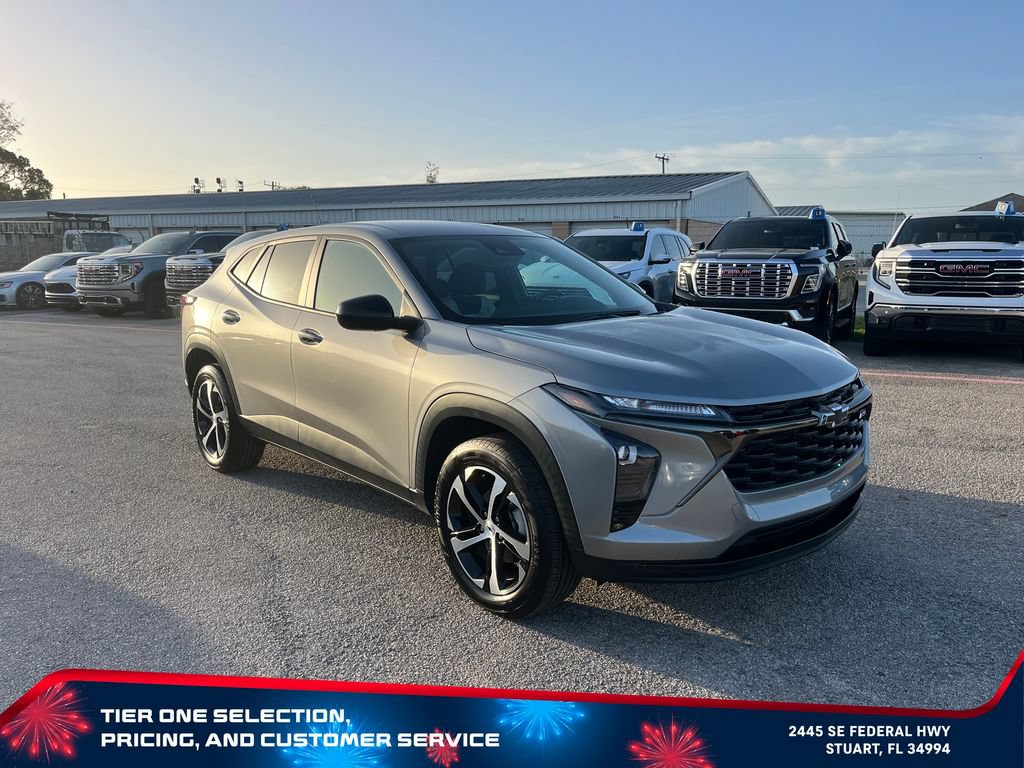 Certified 2024 Chevrolet Trax RS FWD image 3