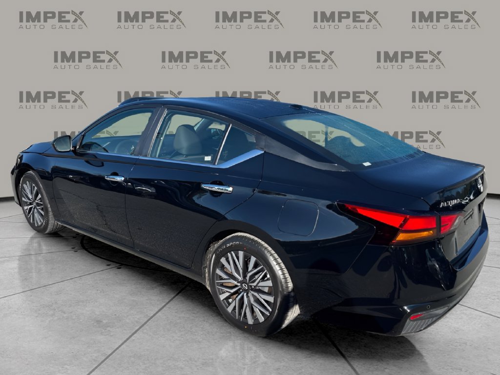 Used 2025 Nissan Altima 2.5 SV FWD image 3