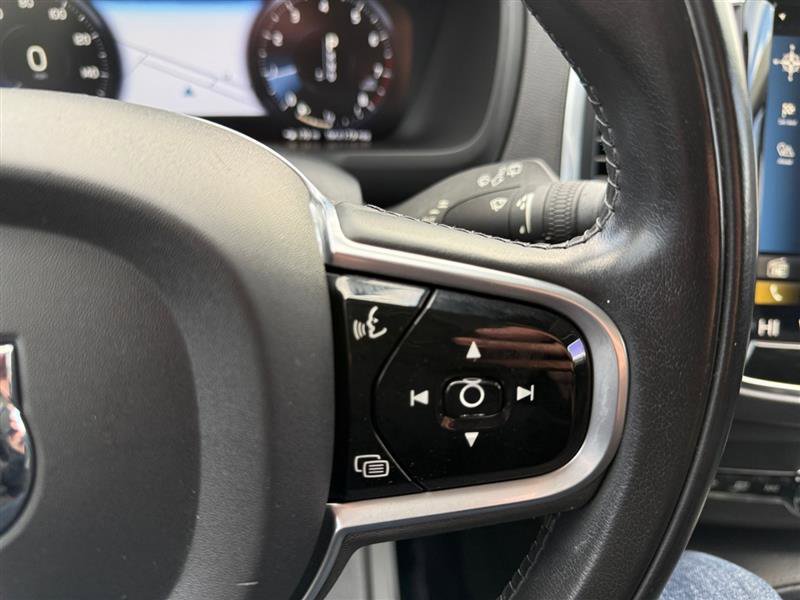 Used 2020 Volvo XC90 T6 Momentum w/ Protection Package image 29
