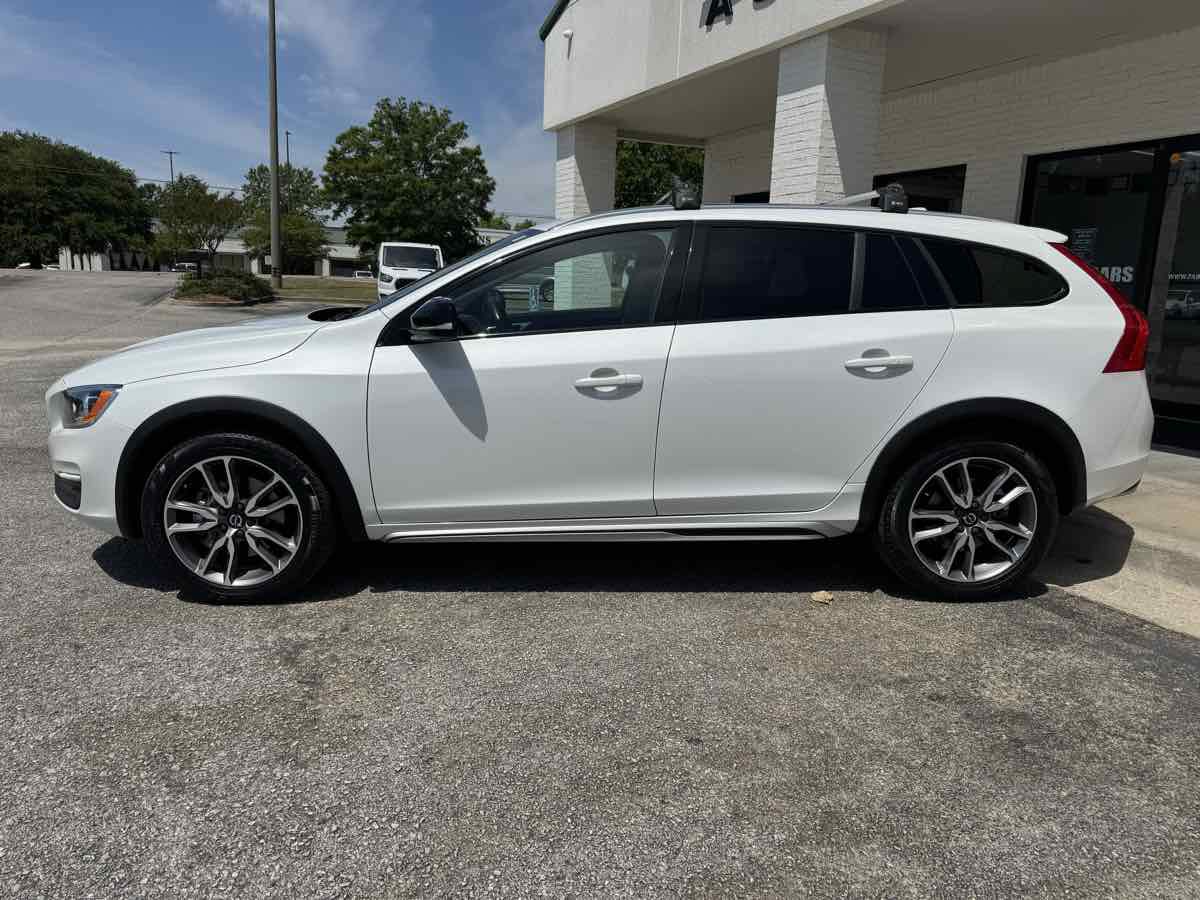 Used 2018 Volvo V60 T5 Cross Country AWD/4WD image 43