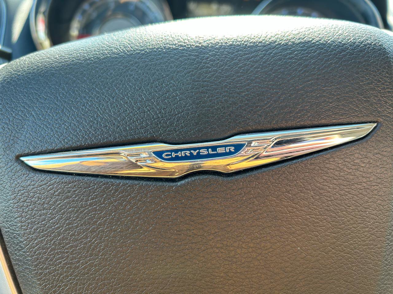 Used 2014 Chrysler Town & Country Touring-L w/ Driver Convenience Group image 18