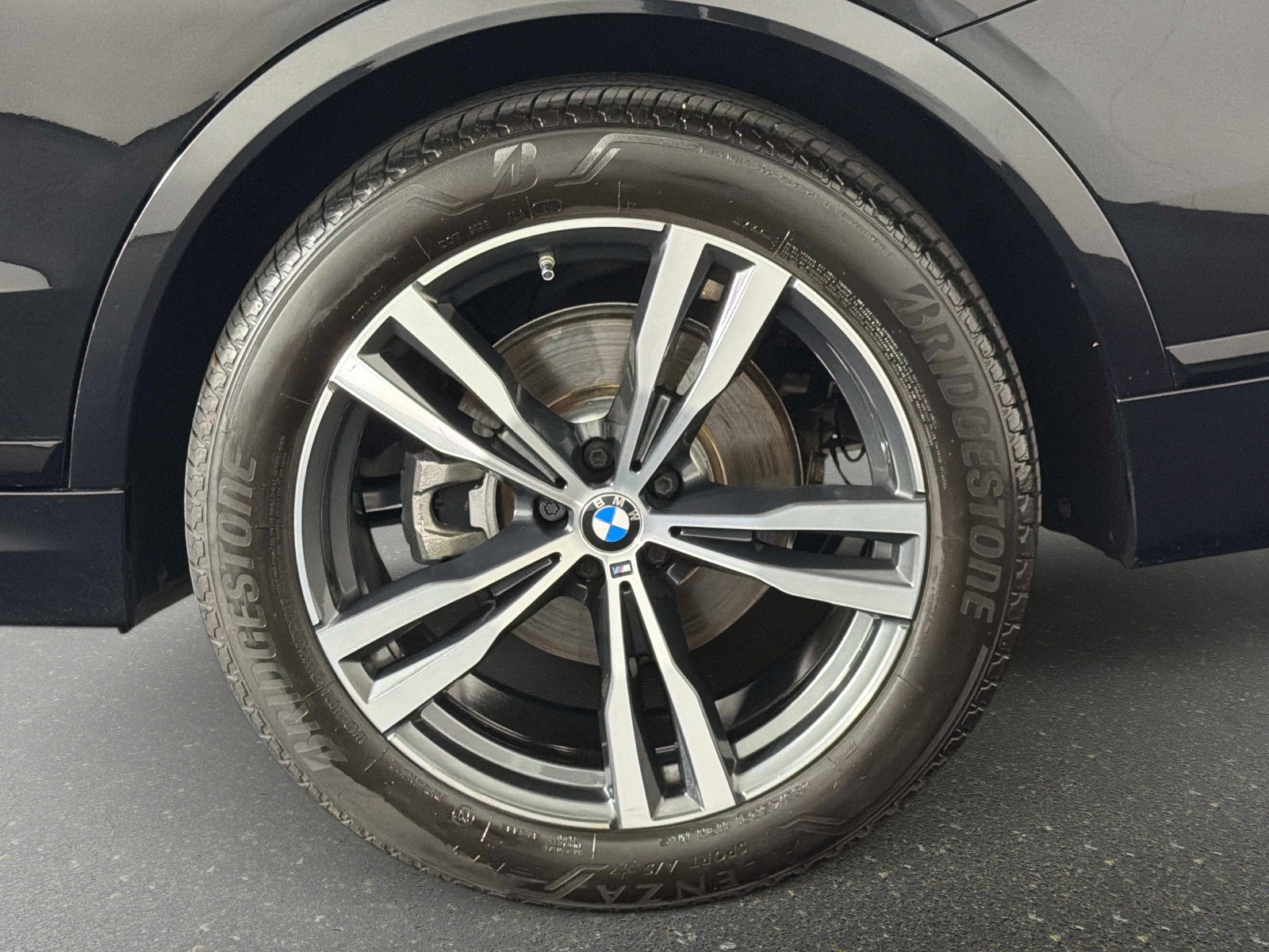 Used 2024 BMW X7 xDrive40i w/ M Sport Package AWD/4WD image 12