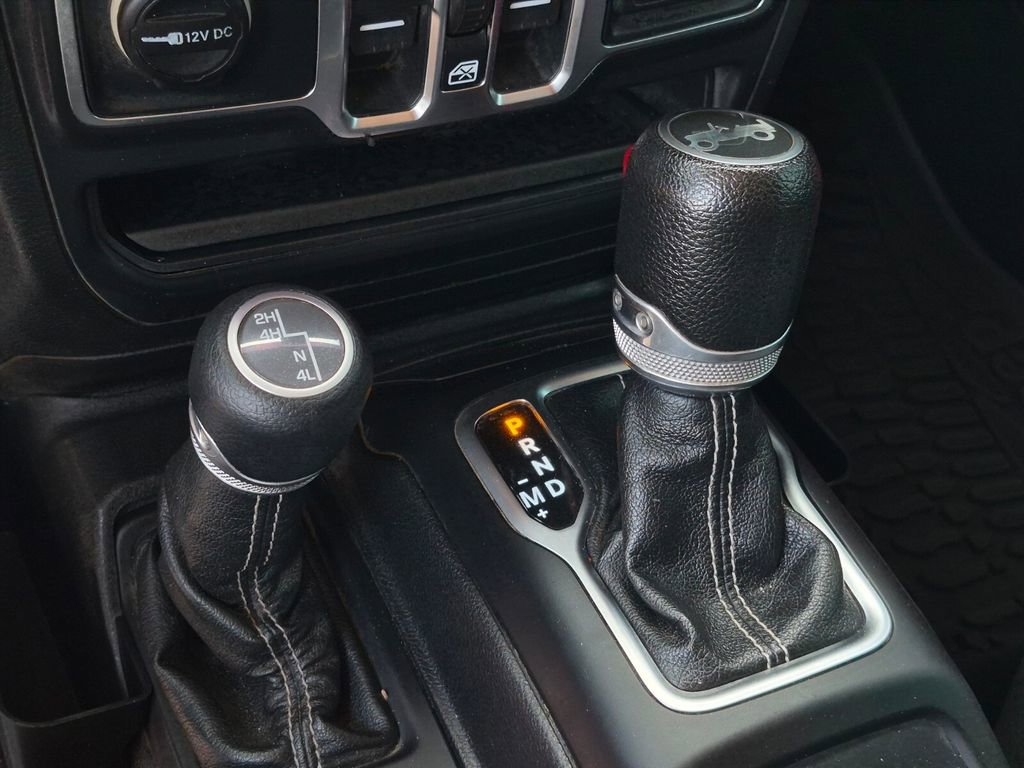 Used 2018 Jeep Wrangler Unlimited Sahara AWD/4WD image 21