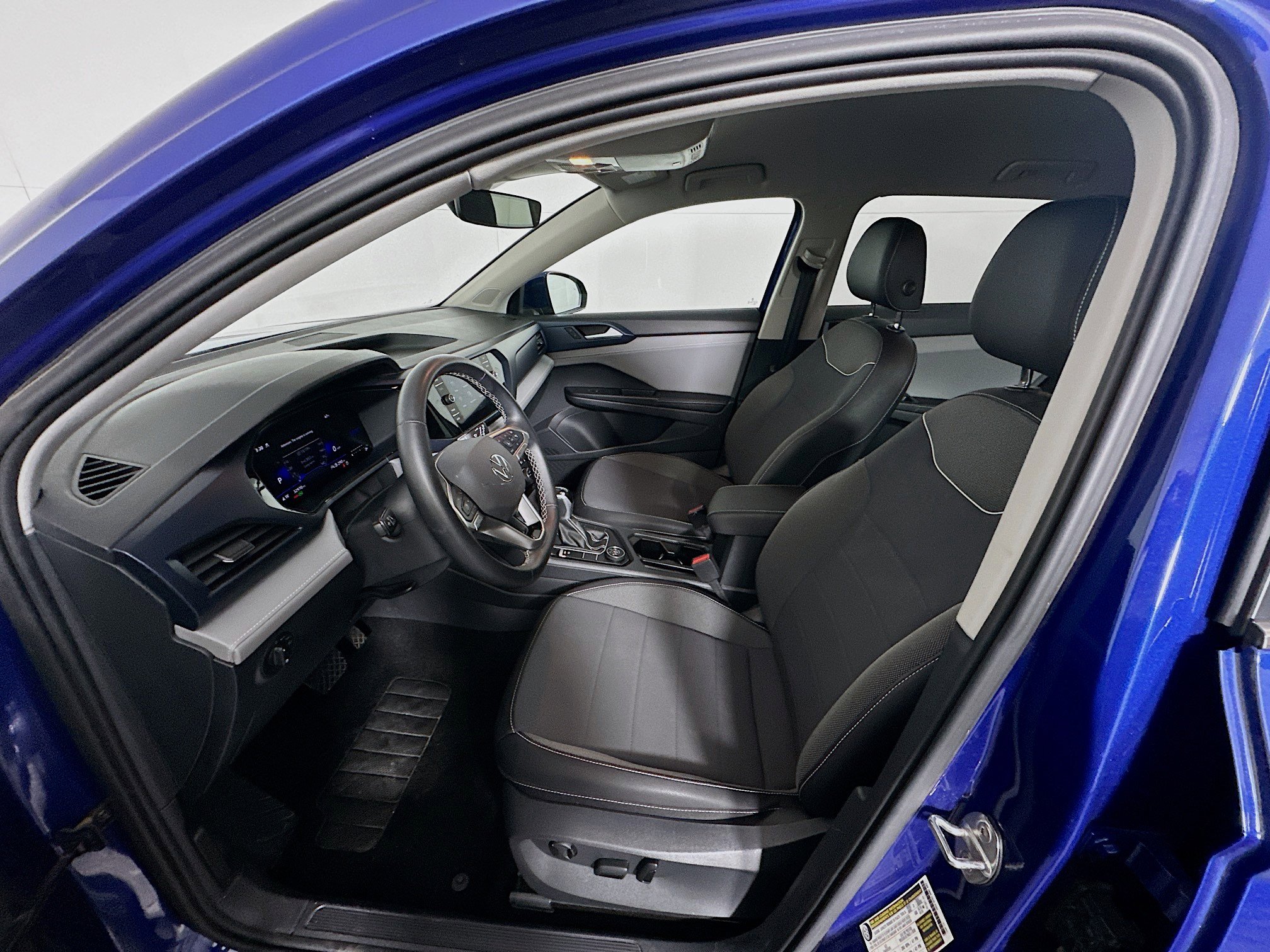 Used 2024 Volkswagen Taos SE image 13