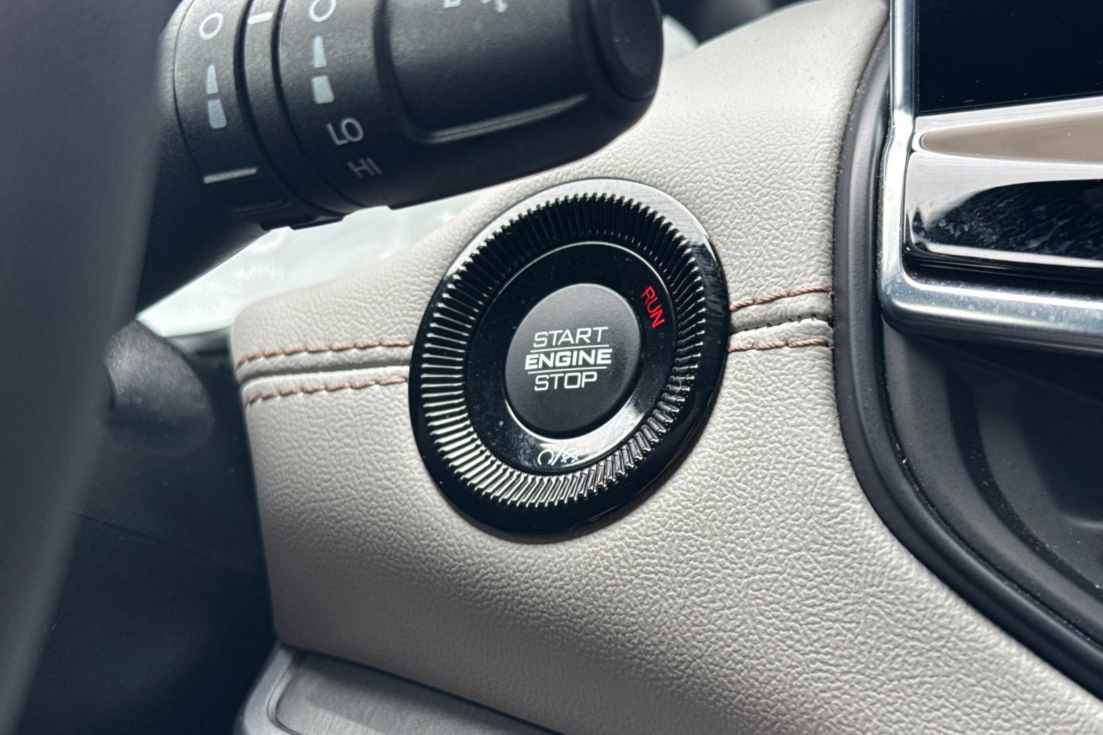 Used 2025 Jeep Compass Limited image 32