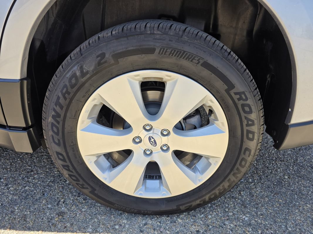 Used 2012 Subaru Outback 3.6R Limited w/ Moonroof Pkg AWD/4WD image 40