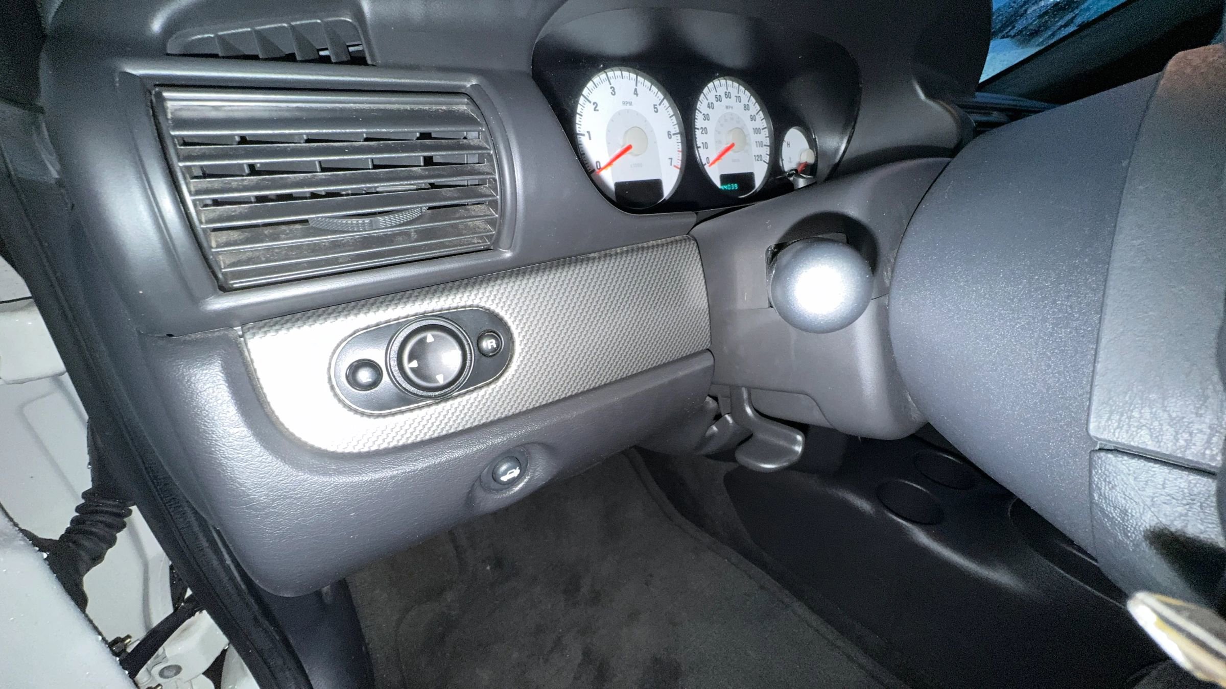 Used 2005 Chrysler Sebring GTC w/ Security Group image 12