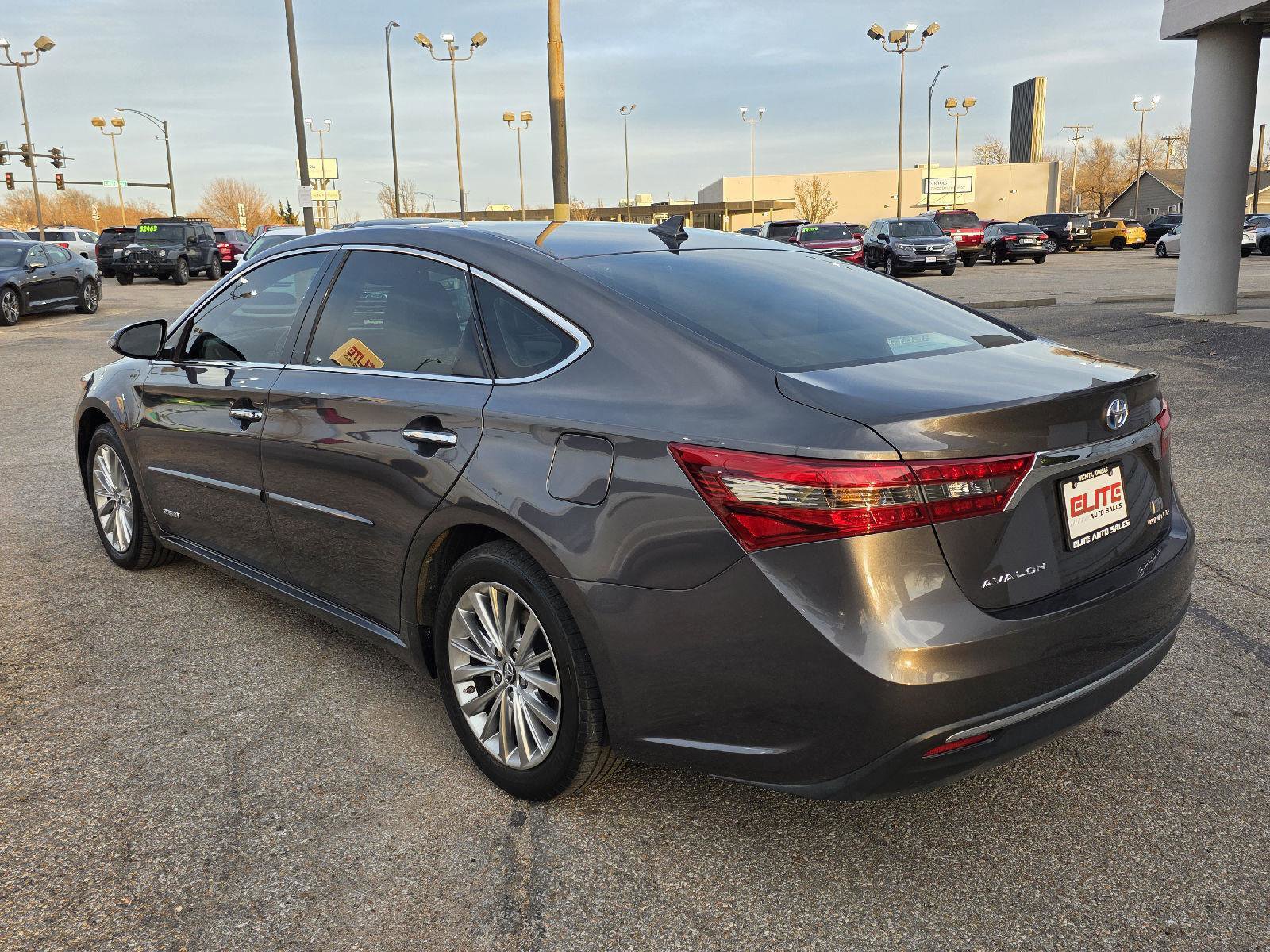 Used 2018 Toyota Avalon Limited image 7