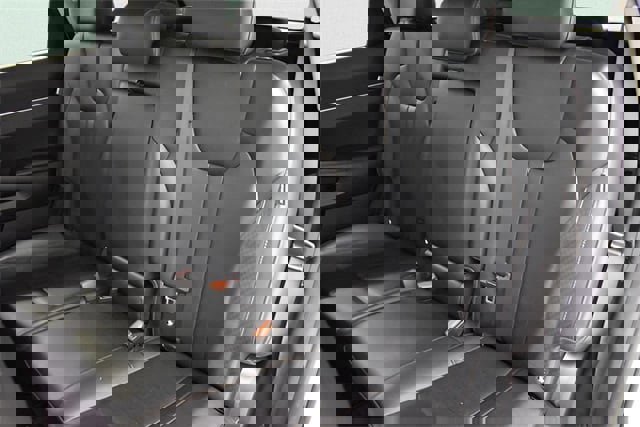 Used 2024 Kia Sorento S image 7