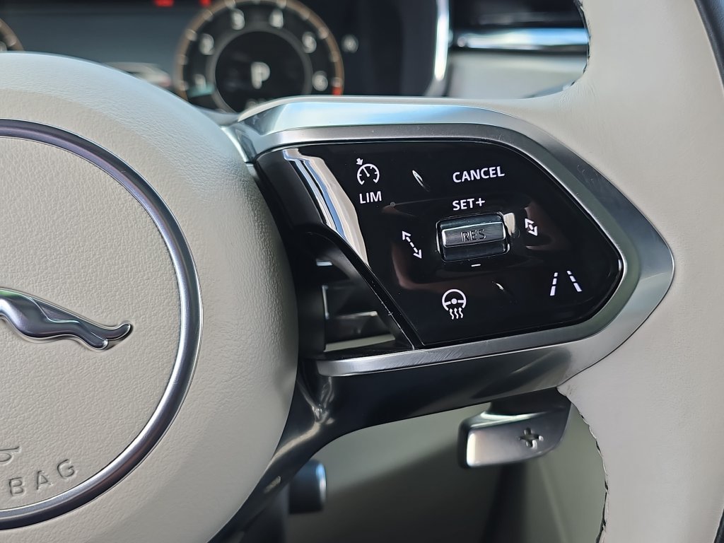 Certified 2025 Jaguar F-PACE R-Dynamic S AWD/4WD image 18