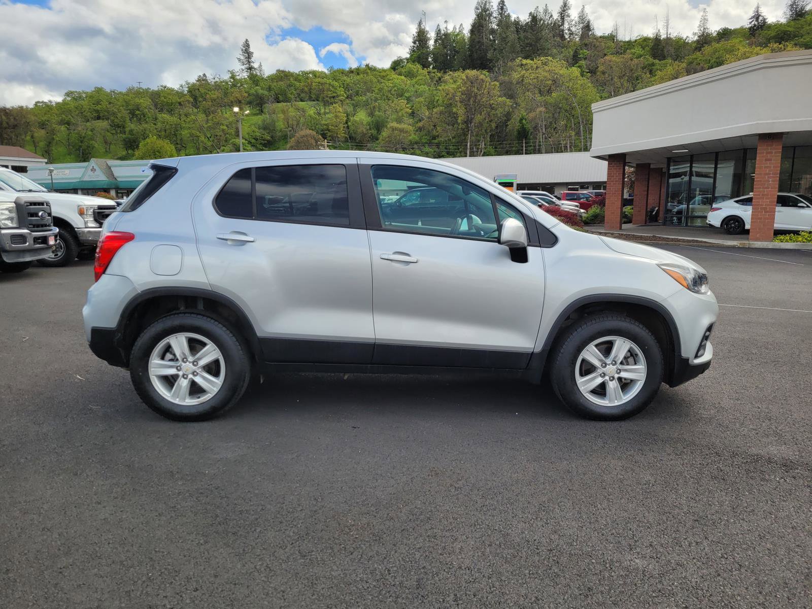 Used 2021 Chevrolet Trax LS w/ Tint and Cruise Package AWD/4WD image 4