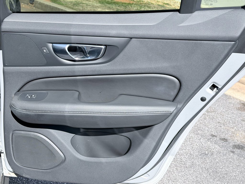 Used 2025 Volvo V60 B5 Cross Country Plus image 31