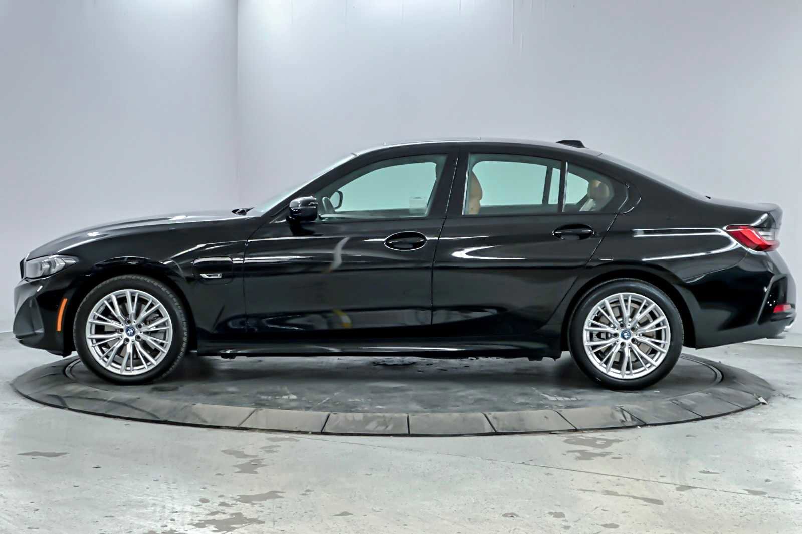 Used 2023 BMW 330e xDrive 330e xDrive w/ Driving Assistance Package image 5