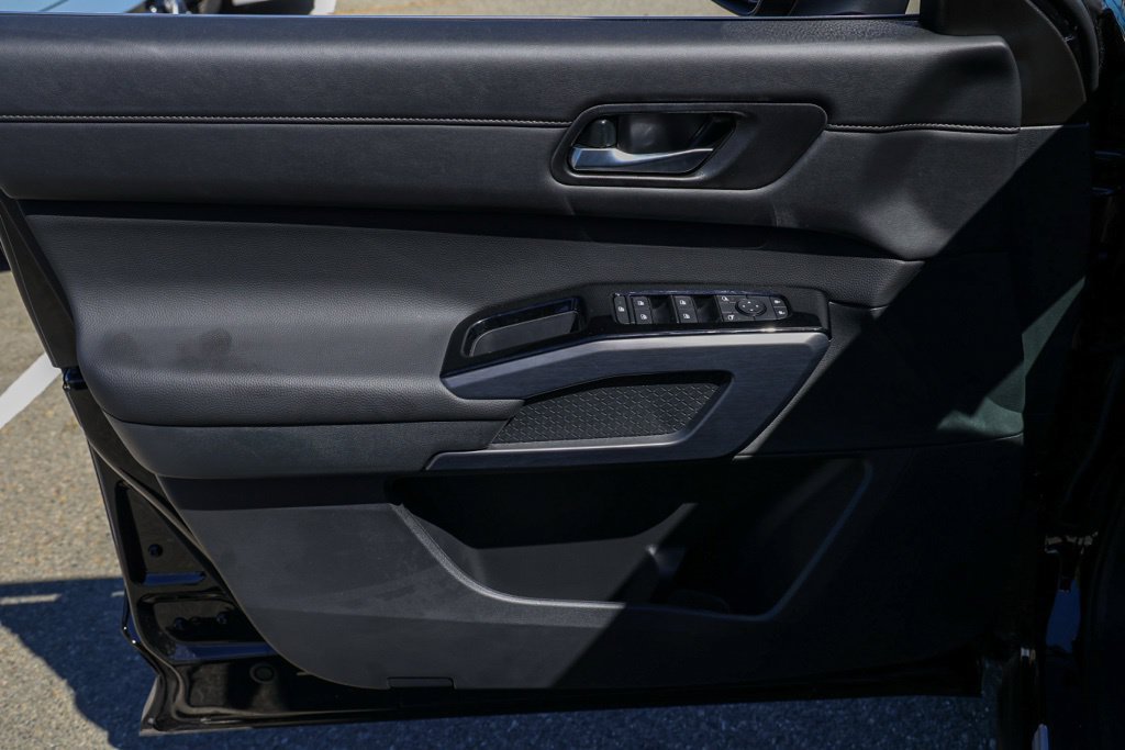 New 2026 Nissan Pathfinder SL w/ Cargo Package FWD image 24