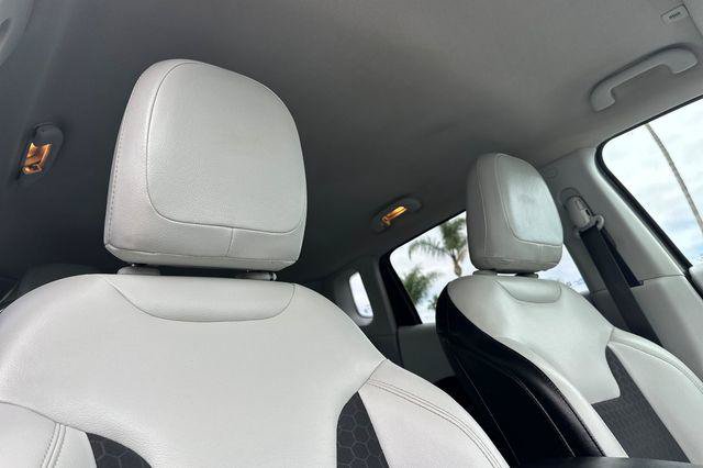 Used 2017 Jeep Compass Latitude FWD image 17
