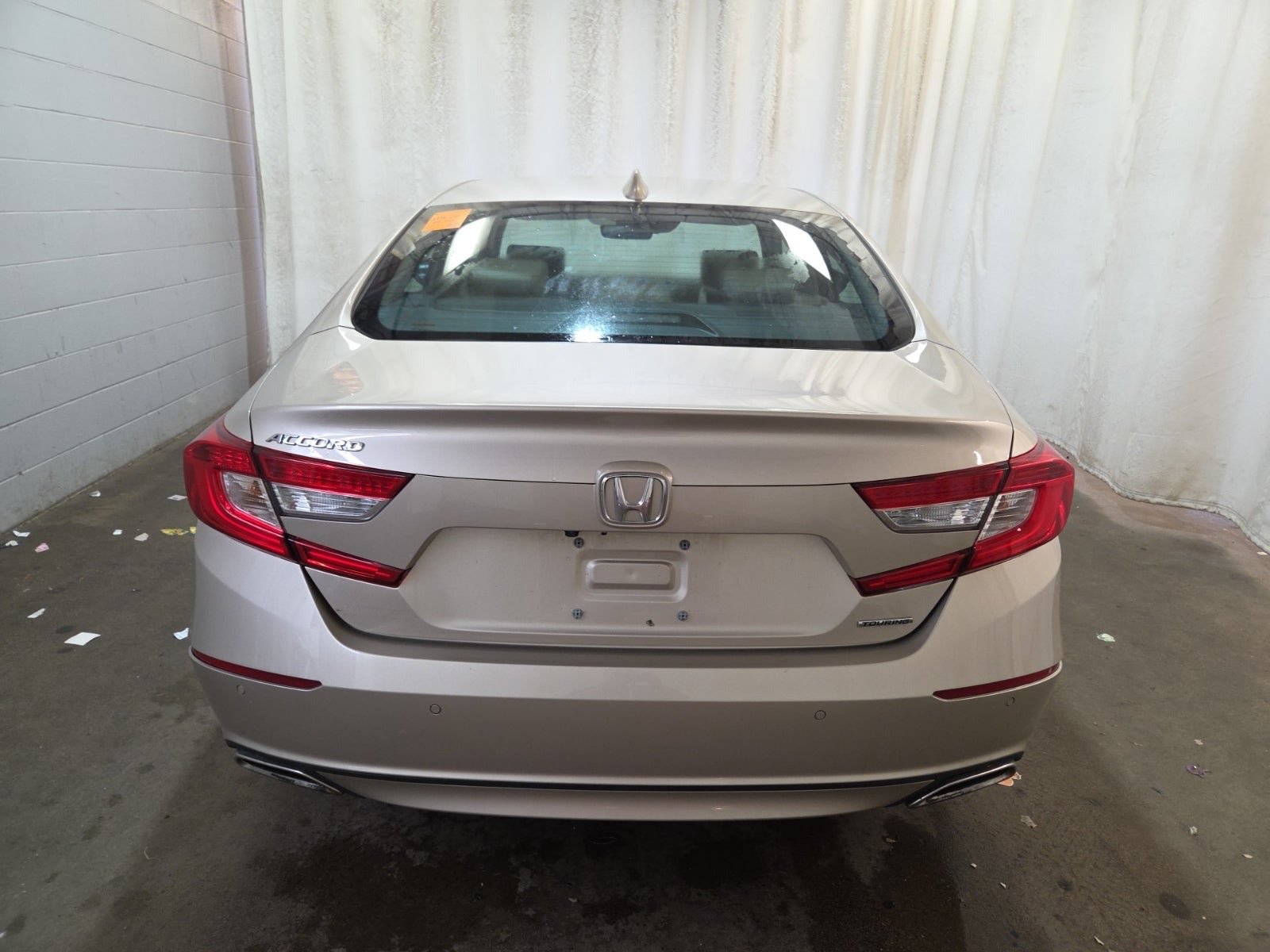 Used 2018 Honda Accord Touring image 3