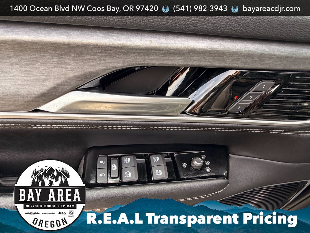 Used 2025 Jeep Wagoneer Series III w/ Premium Group I AWD/4WD image 11