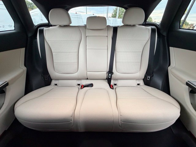 Used 2023 Mercedes-Benz GLC 300 4MATIC image 17