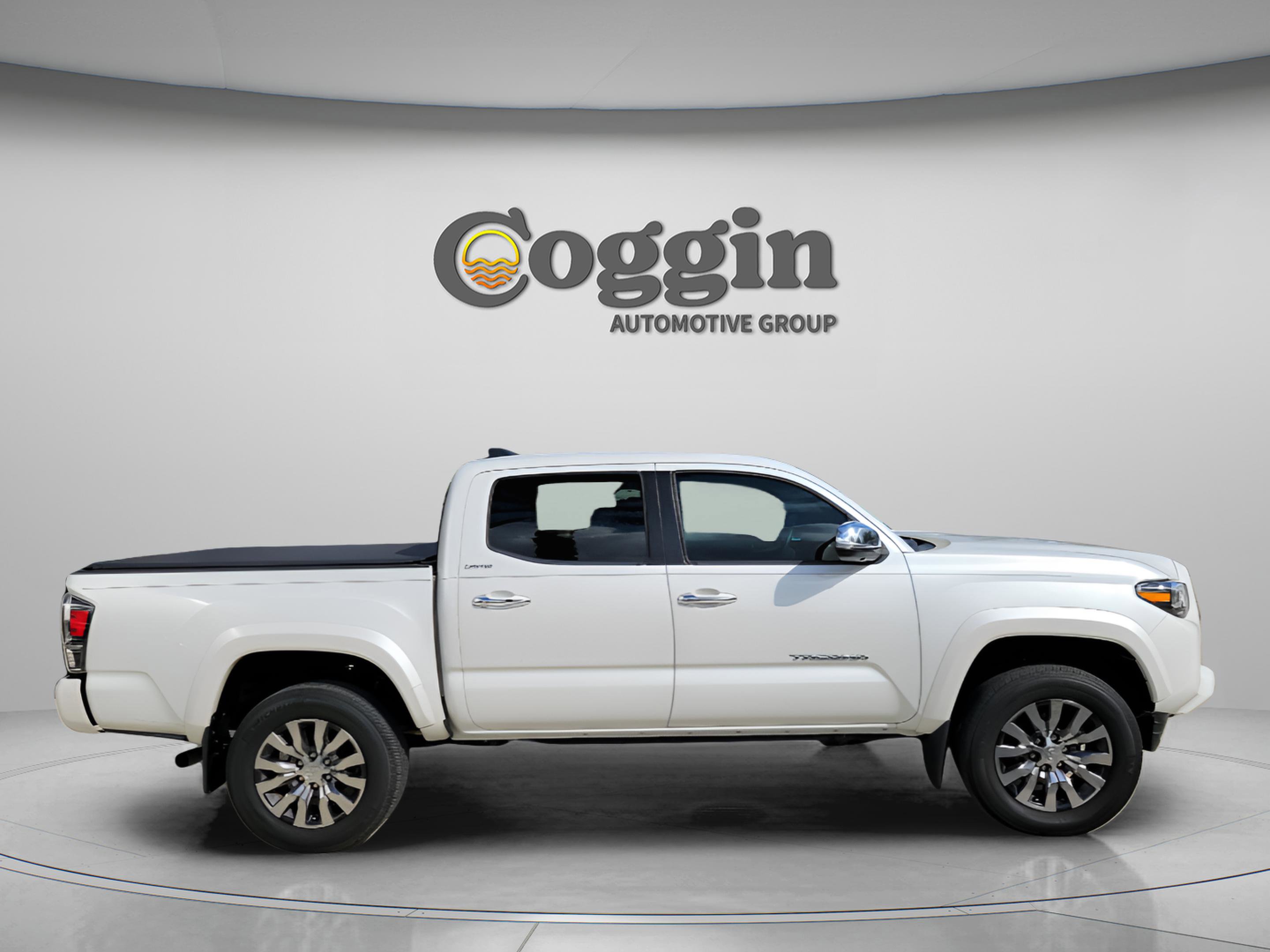 Used 2023 Toyota Tacoma Limited AWD/4WD image 4