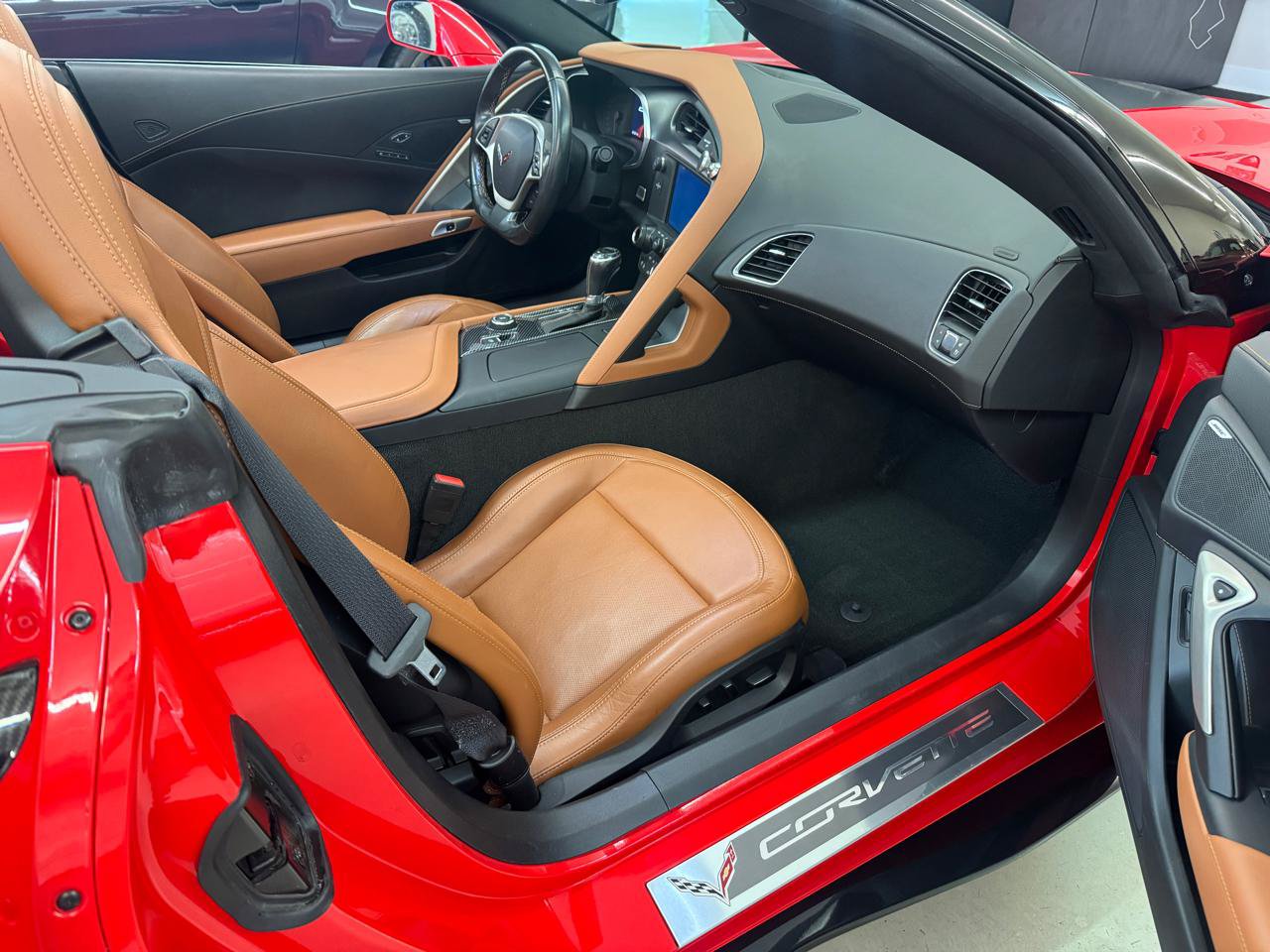 Used 2019 Chevrolet Corvette Convertible w/ 2LT w/ 2LT Preferred Equipment Group RWD image 3