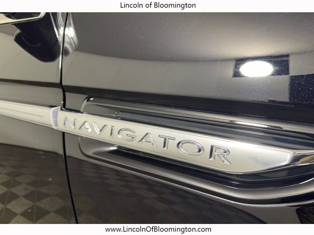 Used 2019 Lincoln Navigator Select AWD/4WD image 13