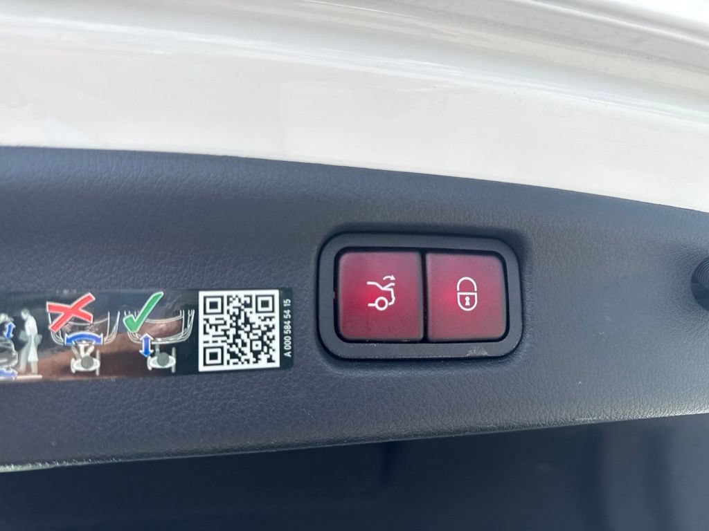 Used 2023 Mercedes-Benz C 300 Sedan w/ Exclusive Trim Package image 19