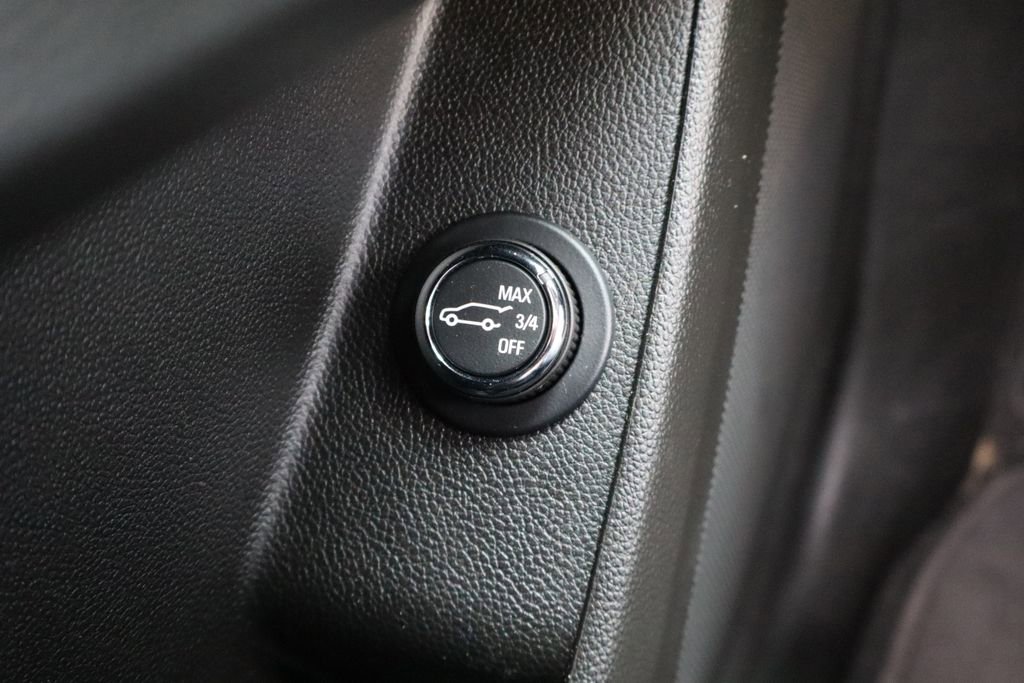 Used 2023 Chevrolet Traverse LT image 30