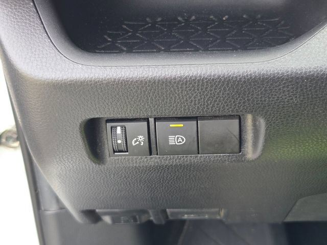 Used 2021 Toyota RAV4 LE FWD image 26