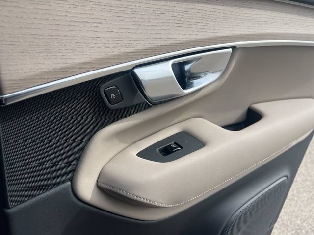New 2026 Volvo XC90 T8 Plus w/ Protection Package Premier AWD/4WD image 32