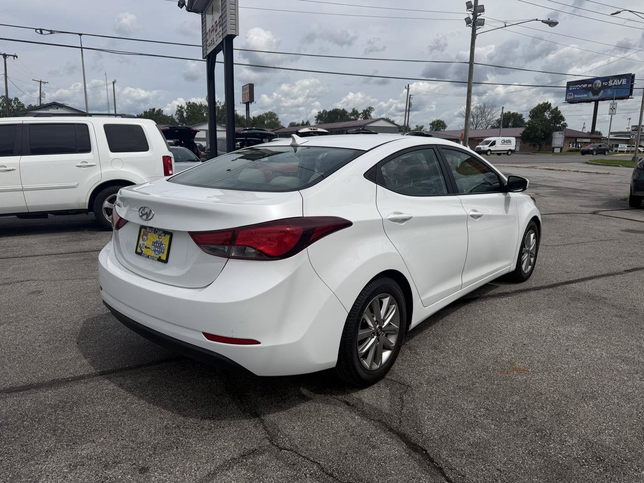Used 2015 Hyundai Elantra SE w/ Option Group 02 FWD image 6