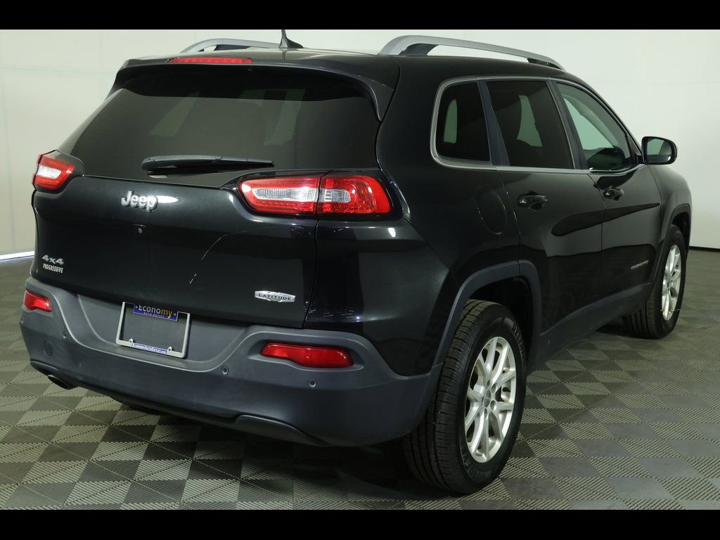 Used 2016 Jeep Cherokee Latitude w/ Safety/Convenience Group AWD/4WD image 8